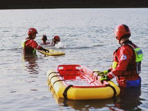 Vannredning og redningsbåre